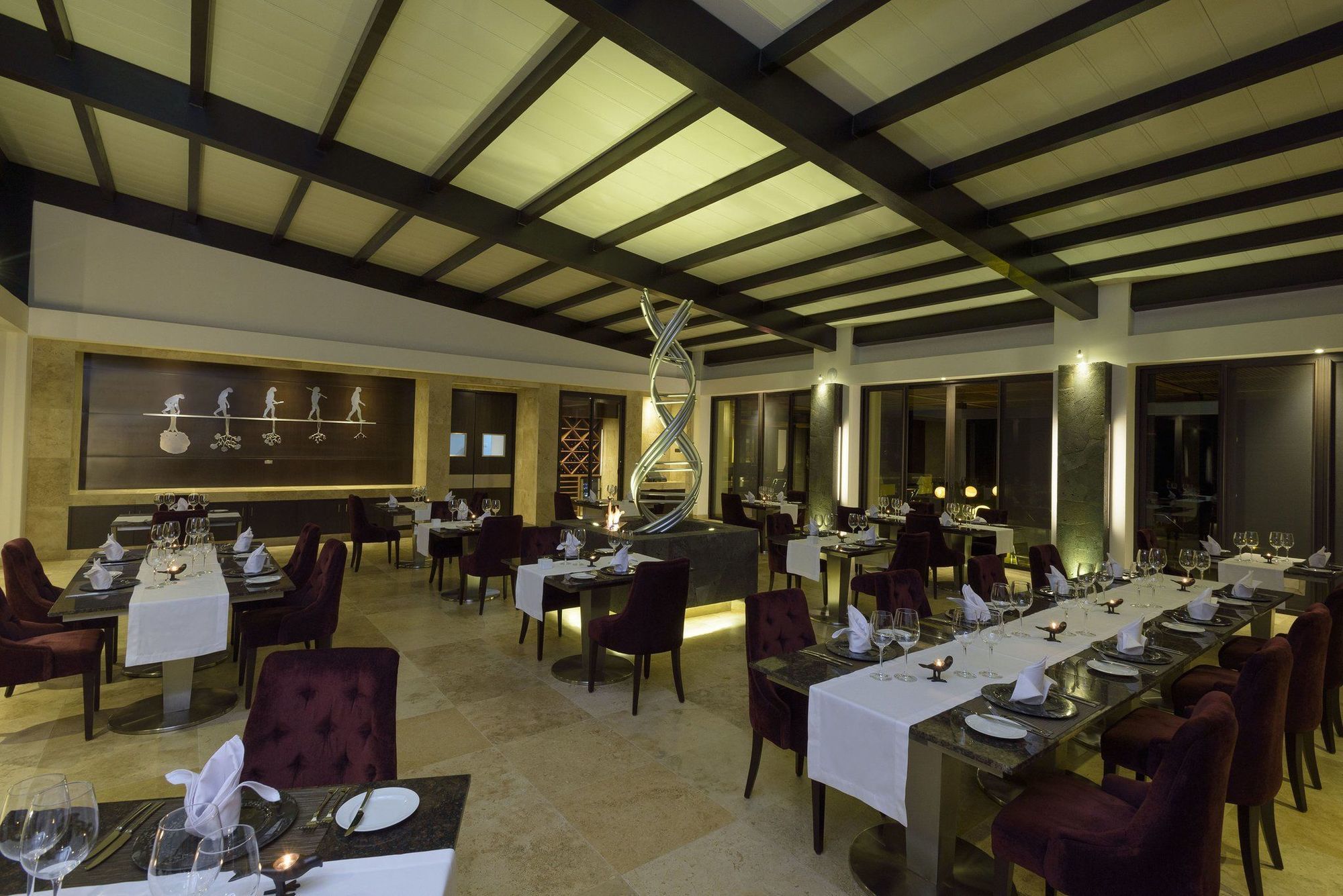 Santa Cruz Island Pikaia Lodge מסעדה תמונה