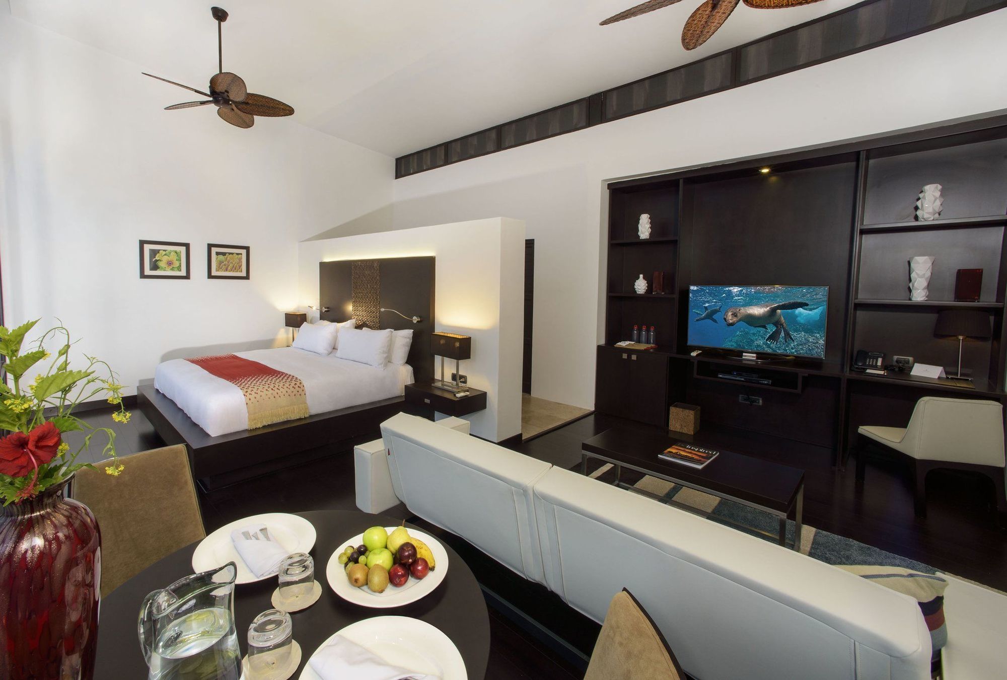 Santa Cruz Island Pikaia Lodge מראה חיצוני תמונה