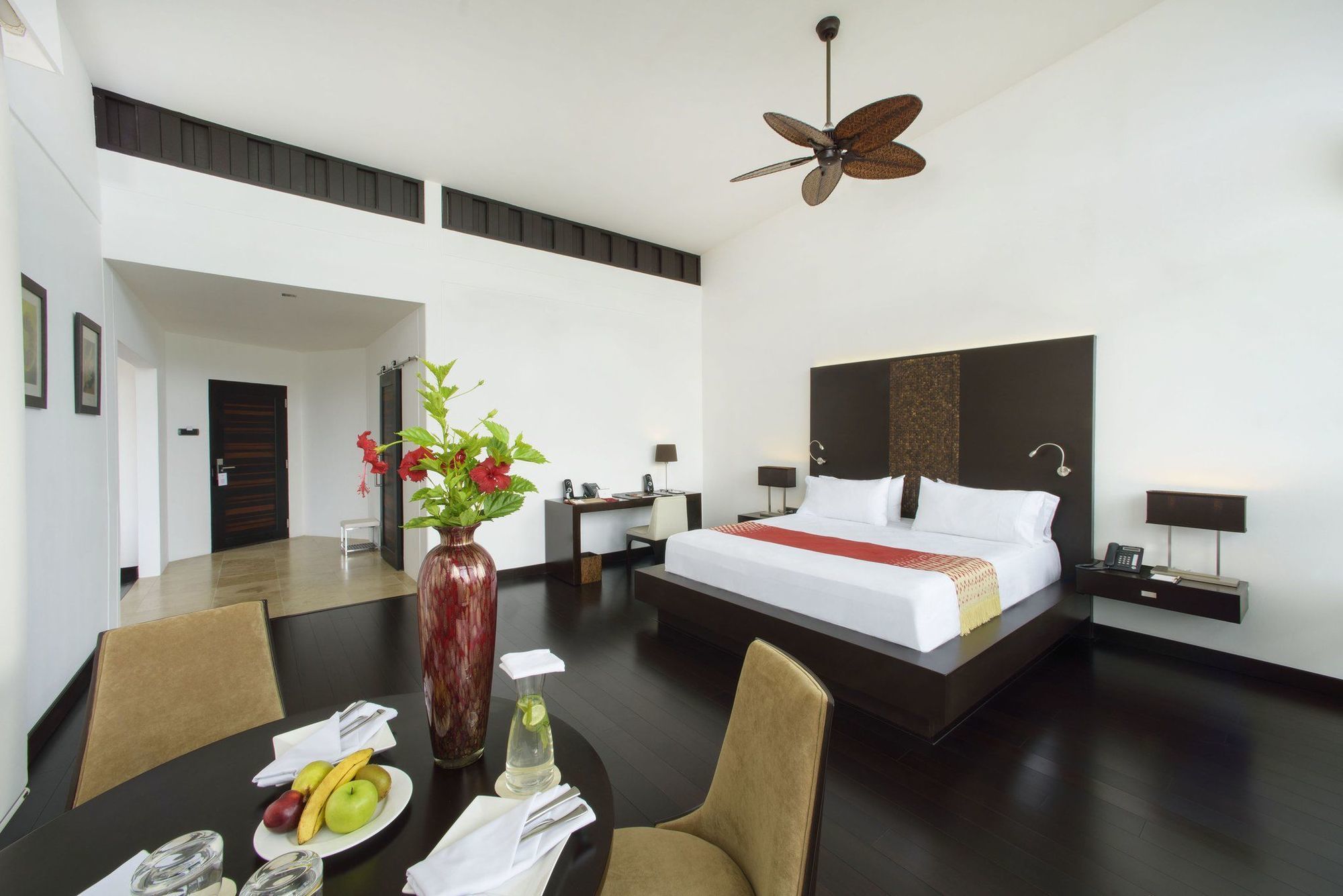 Santa Cruz Island Pikaia Lodge מראה חיצוני תמונה