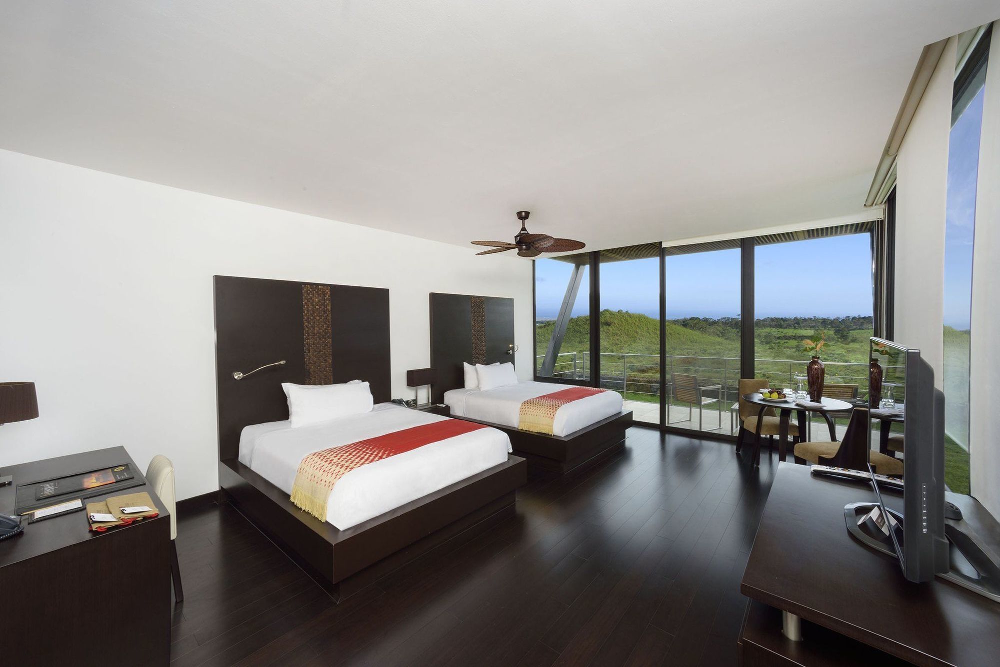 Santa Cruz Island Pikaia Lodge מראה חיצוני תמונה